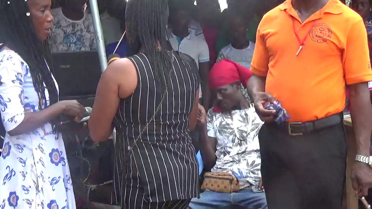 KONKOMBA MUSIC LEGEND. VIDA BONS BRAKE MIC AT RAST KPANJABI'S FUNERAL (NKUIN NA NYI ABAAA)