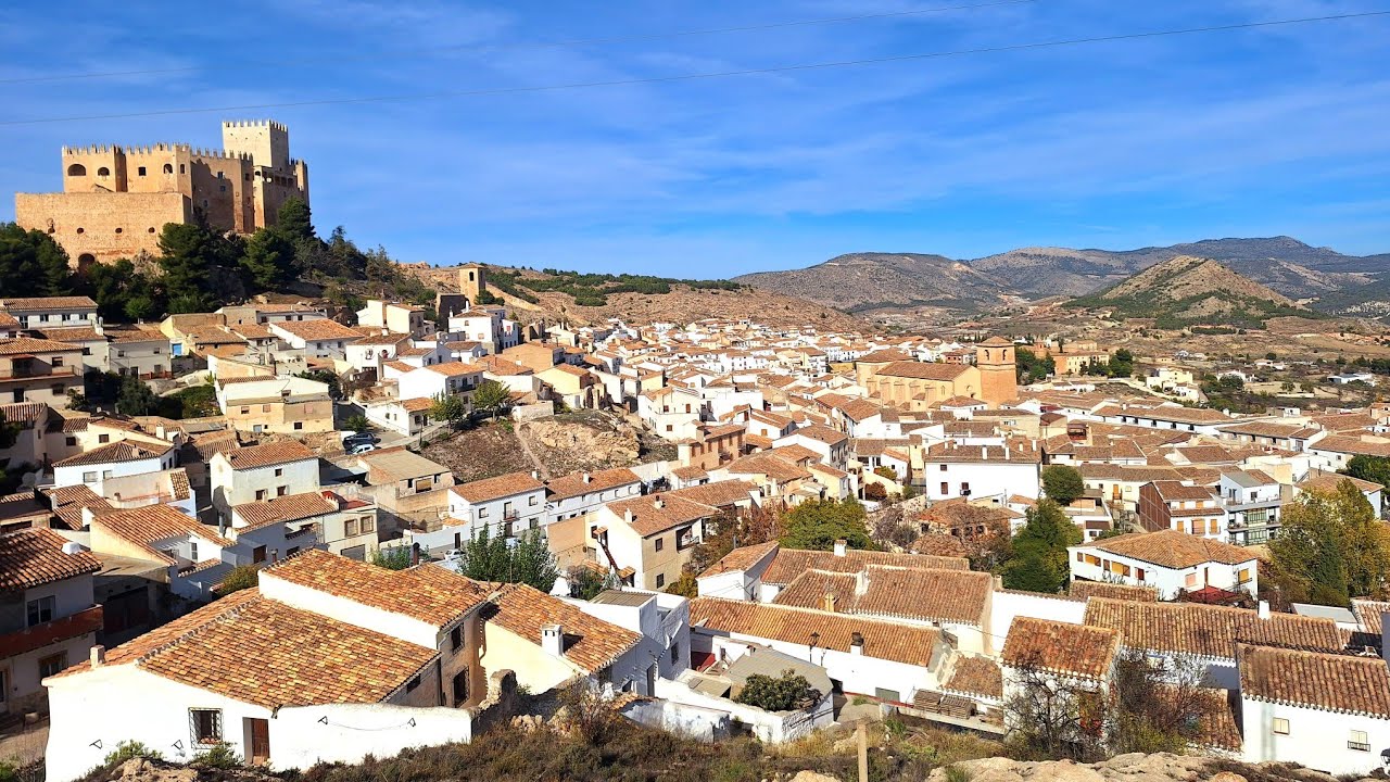 Vélez Blanco y su poderoso castillo en el corazón del Valle histórico de los Vélez (Almería).