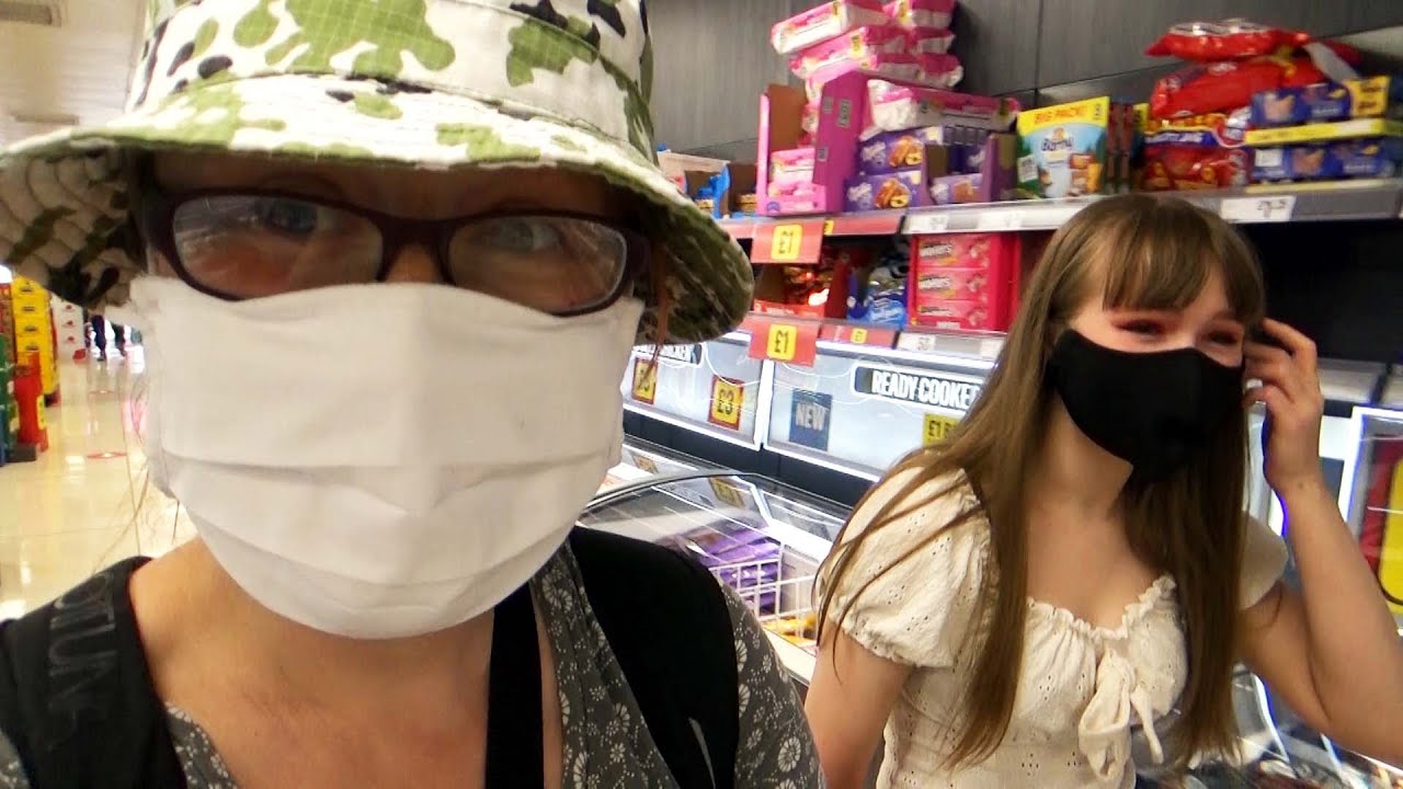 DAILY VLOGS UK - The PARK, BUYING NEW SHOES & SHOPPING in ICELAND.