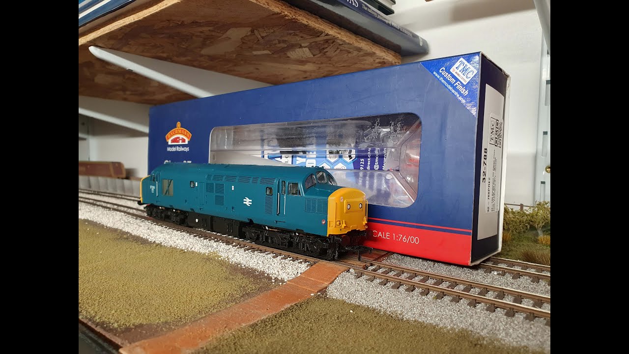 IT'S ARRIVED !!!!  BACHMANN CLASS 37 FROM TMC & UNBOXING, DCC SOUND FITTING & RUNNING