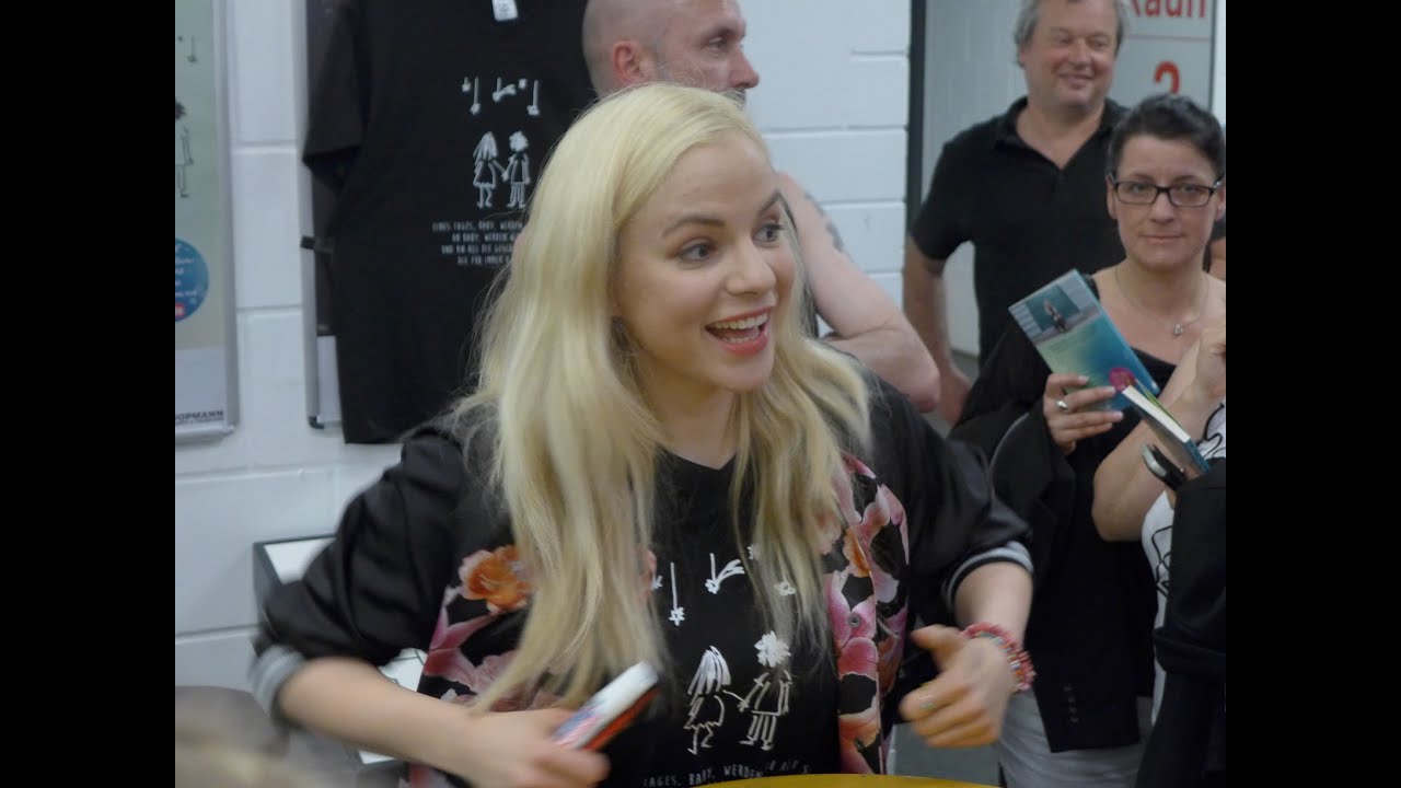 Julia Engelmann singt ONE DAY