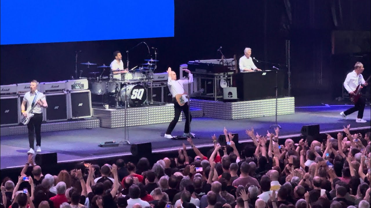 Status Quo - Caroline (LIVE Madrid 2024 Noches del Botánico)