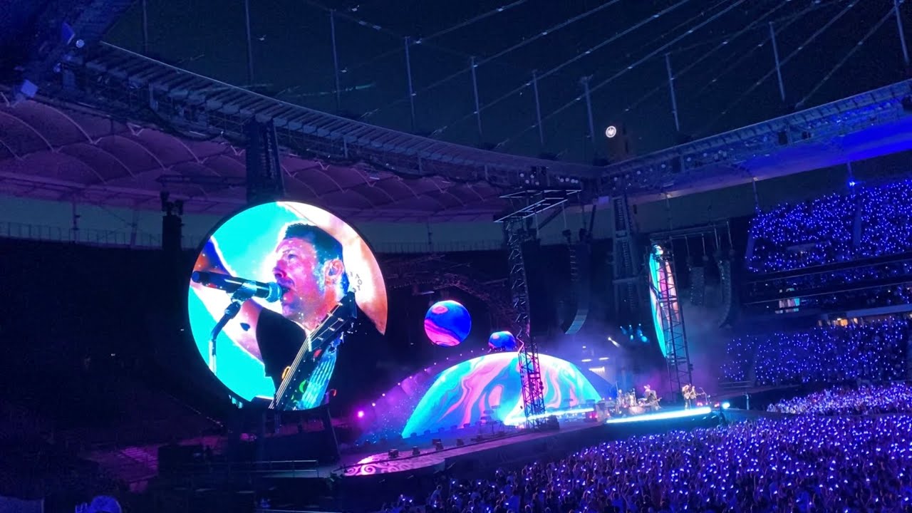 Biutyful + A Wave (Outro) live in Frankfurt 2022// Coldplay// Deutsche Bank Park