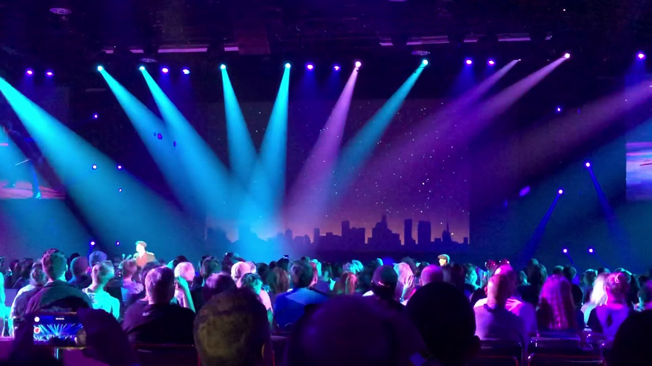 Dick Van Dyke surprises D23 2019!