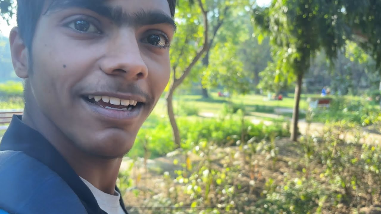 Aaj hum gye park me video banane 😄