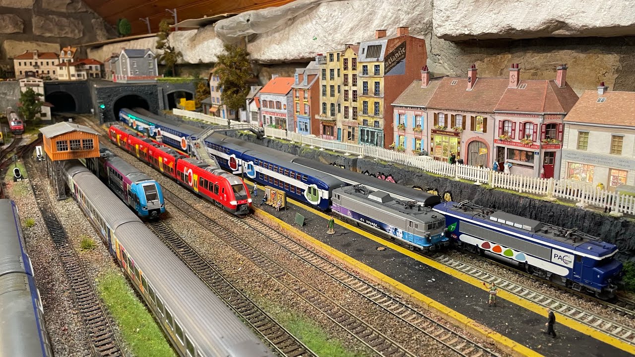 Présentation de mon réseau ainsi que de mon matériel roulant (vb2n transilien ho,AGC Lio..)
