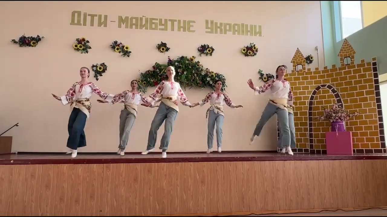 Танець Дівка в сінях стояла