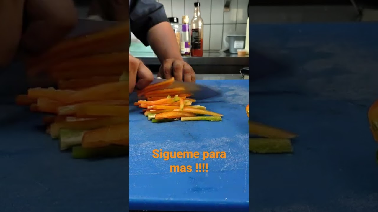 Corte de pimento en juliana