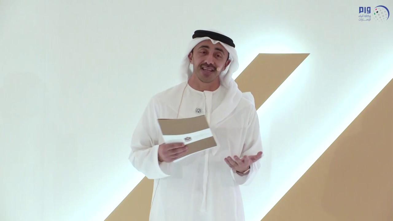 عبدالله بن زايد يشهد حفل تخريج طلبة أكاديمية الإمارات الدبلوماسية
