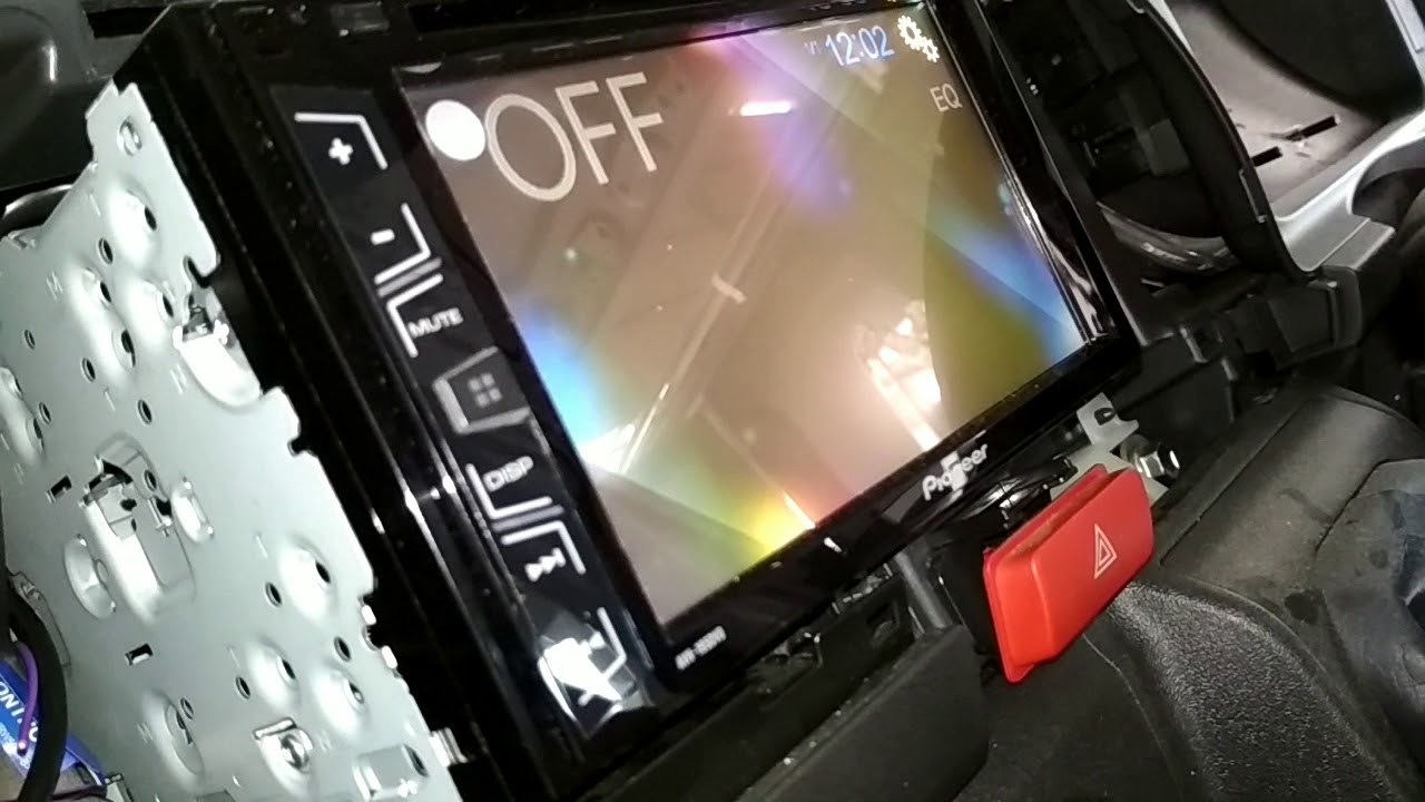 Pemasangan head unit doubledin di mobil Toyota Hiace