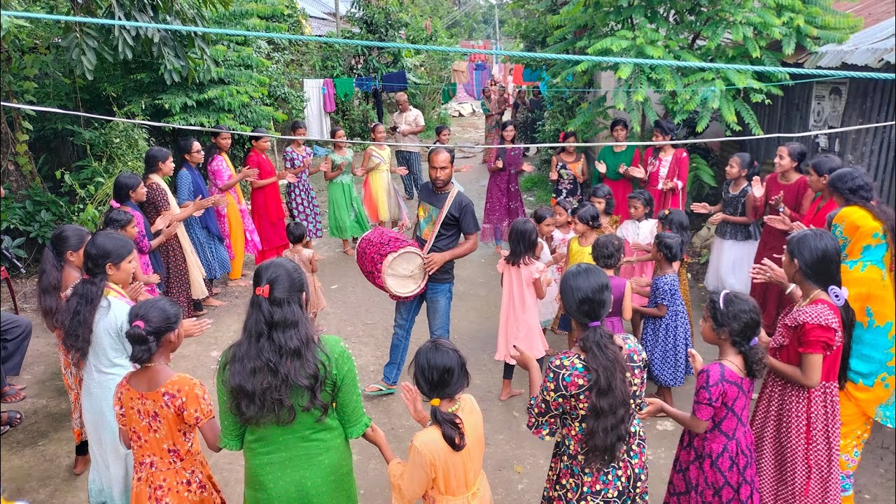 কে তোরে শিখাইলো রাধার নামটি রে, শ্যামের বাশি