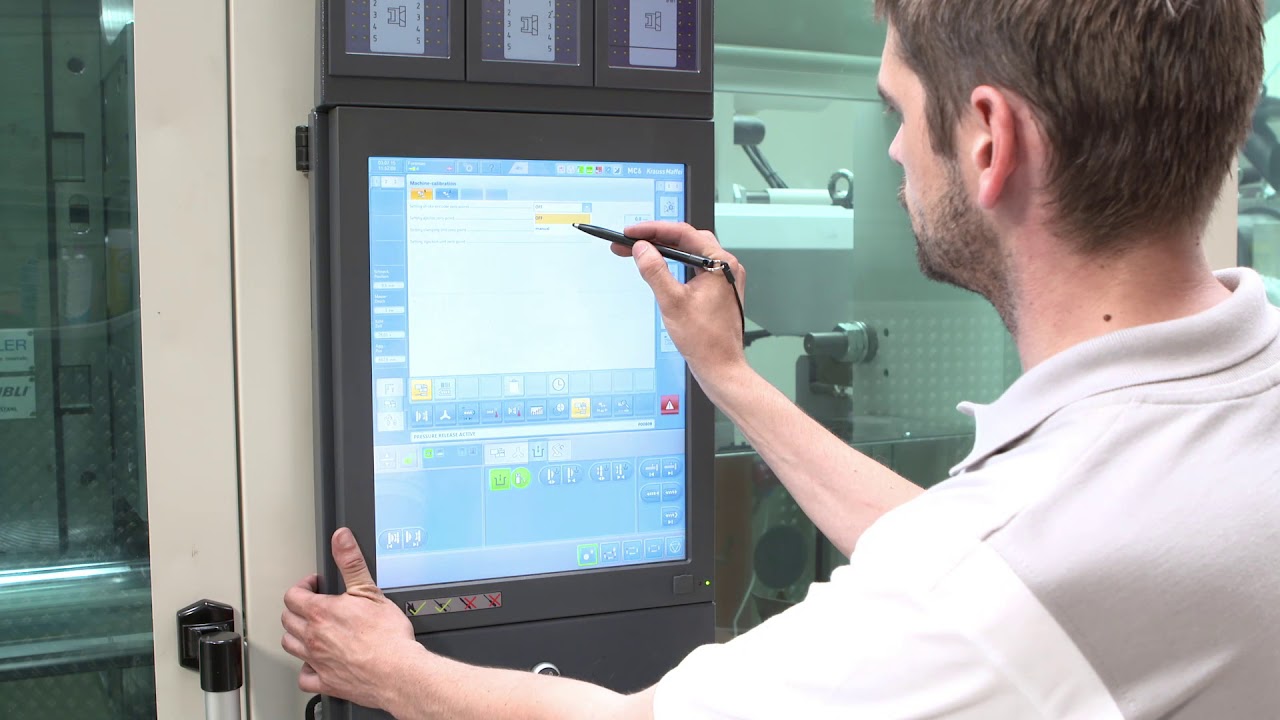 Mold change on a CX with integrated magnetic mold fixing by Stäubli