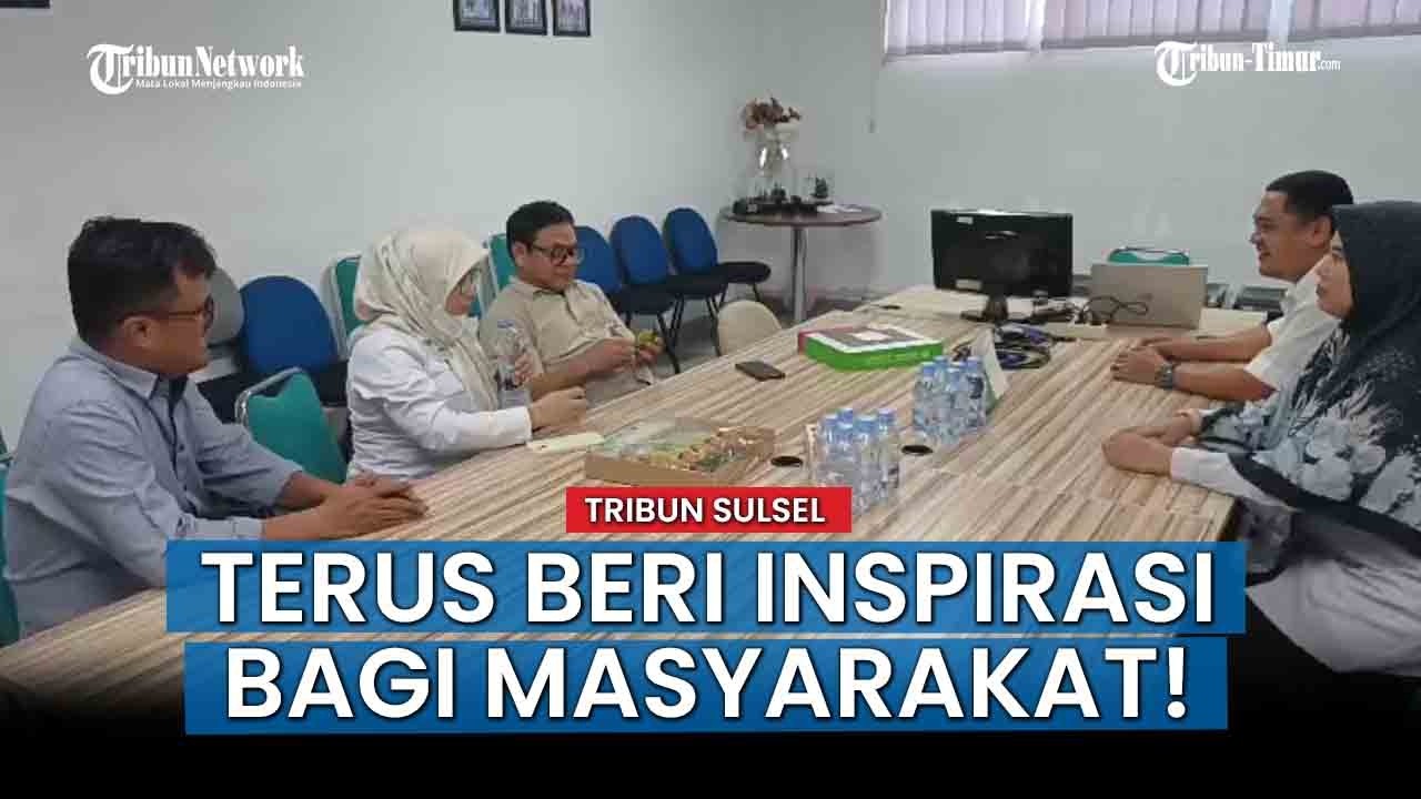 NEWS UPDATE; ‎Bawaslu Sulsel Selamati HUT Ke-22 Tribun Timur, Dua Komisioner Bawa Kue Ulang Tahun
