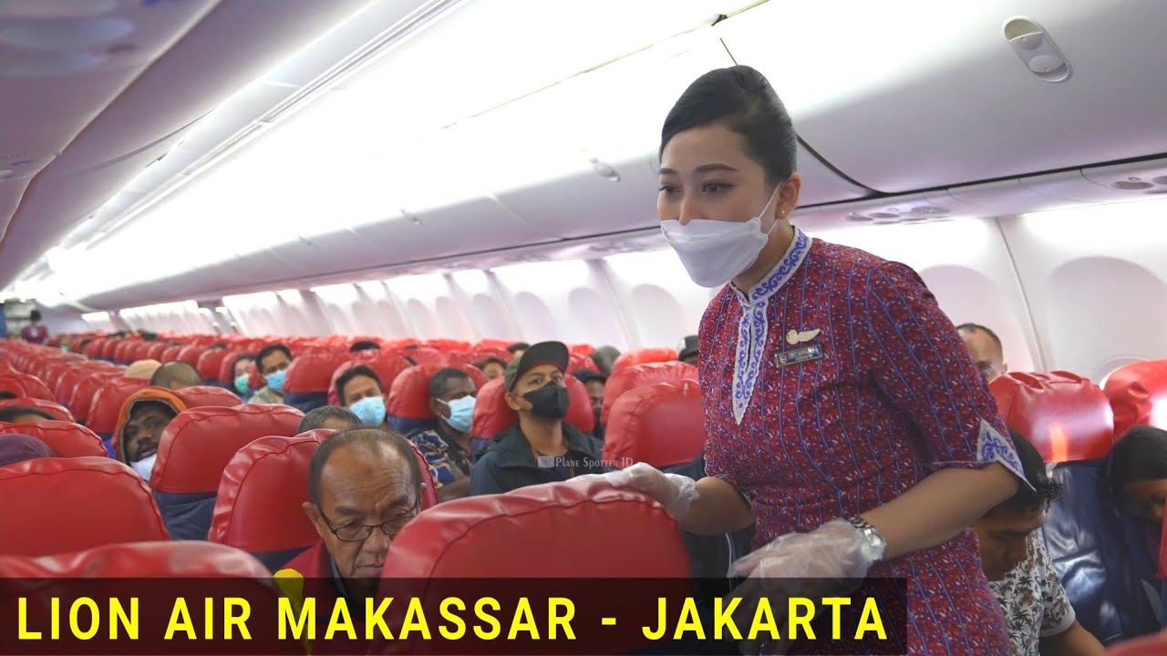 Terbang Makassar - Jakarta Bersama Lion Air Pesawat Boeing 737-900ER, Intip Kesibukan Pramugari