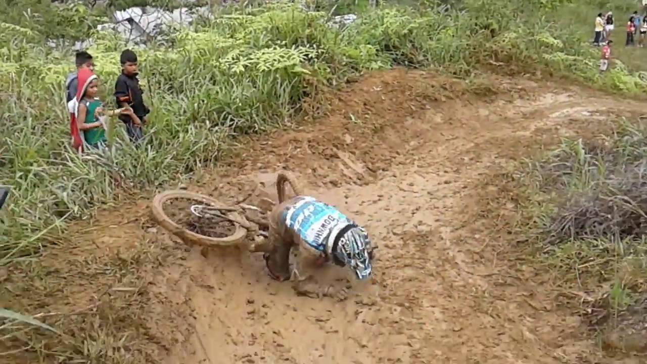 DOWNHILL PUYO 2016/ CAÍDAS EXTREMAS