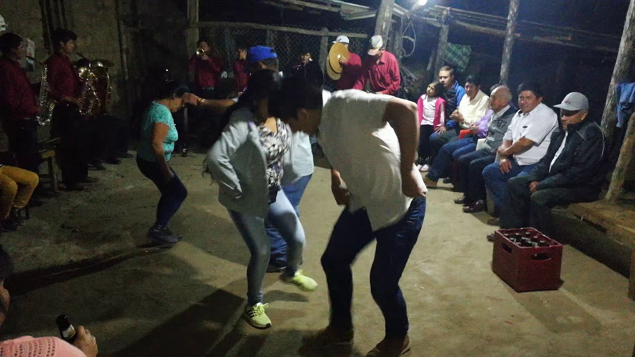 Bailando Huayno - La Granja Querocoto