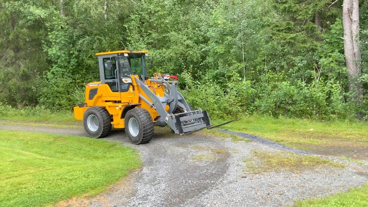Köp Hjullastare Multiloader L30T med pallgafflar på Klaravik