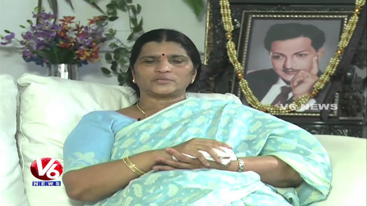 Lakshmi Parvathi Reveals Other Side Of Sr NTR | NTR Has Paid Rs 3 Lakh Phone Bills | V6 News