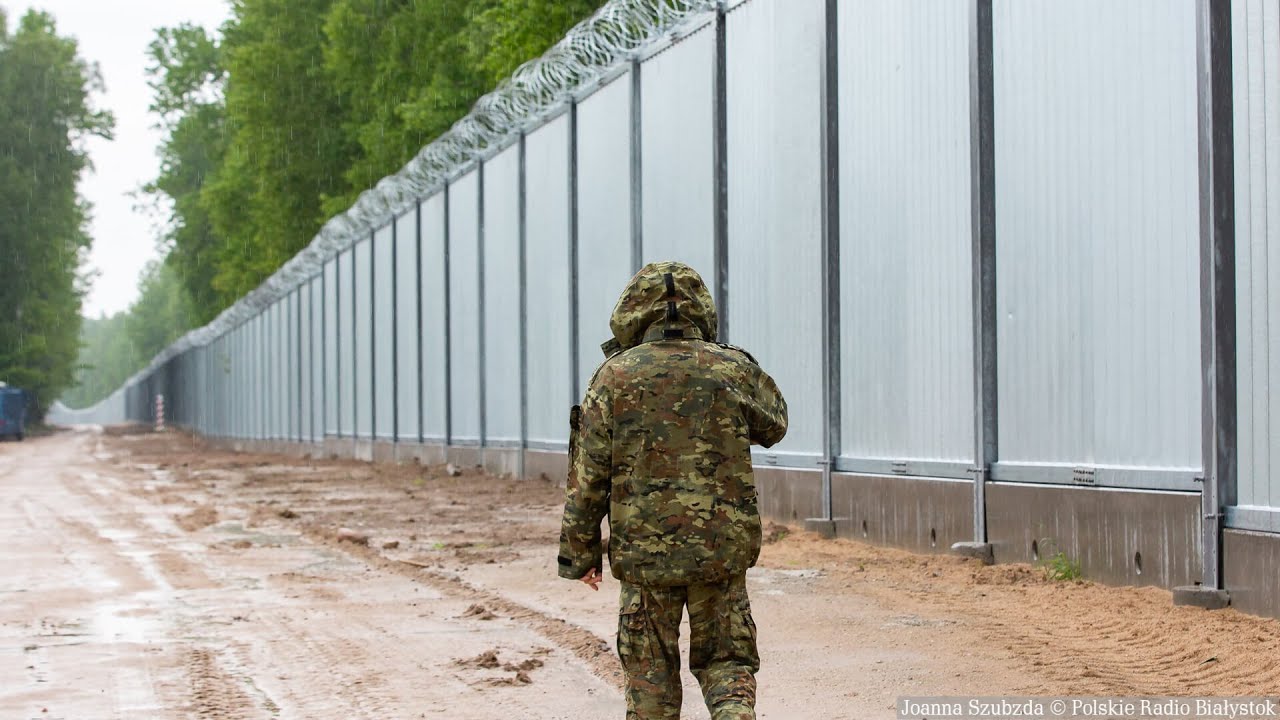 Płot, zapora, mur na polsko-białoruskiej granicy - gotowych jest ponad 100 km zapory