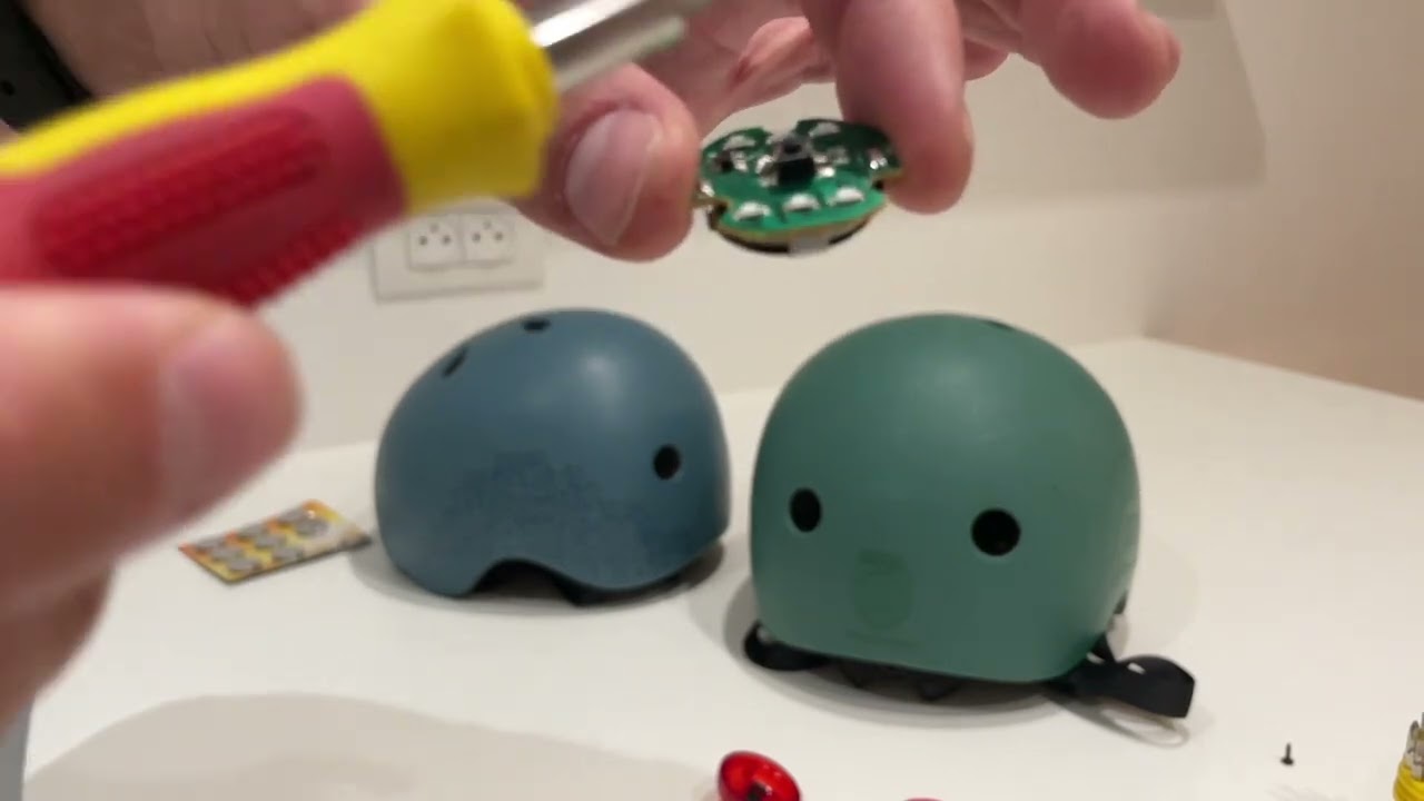 How to replace the battery on Scoot and Ride helmet (LED light)