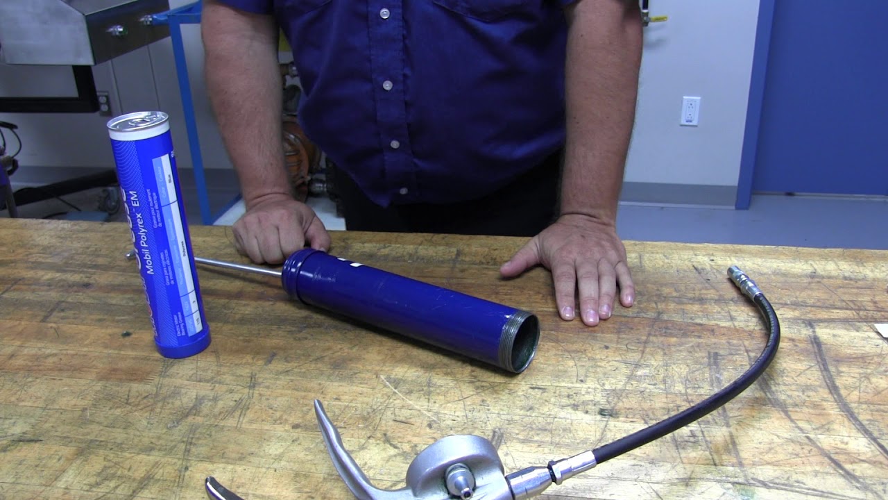 Pistolet à graisse (2 de 3) - Changement d'un tube de graisse vide