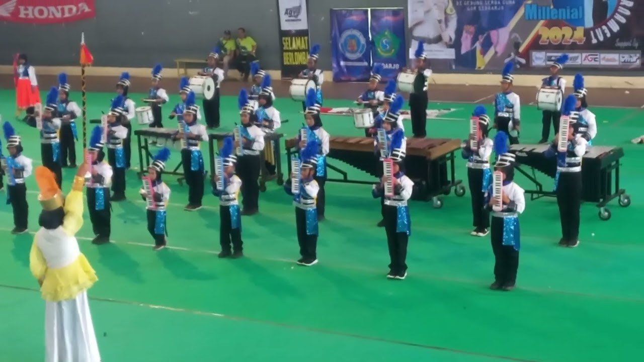 lomba drumband MIN 2 sidoarjo di Gor Sidoarjo 15 Desember 2024