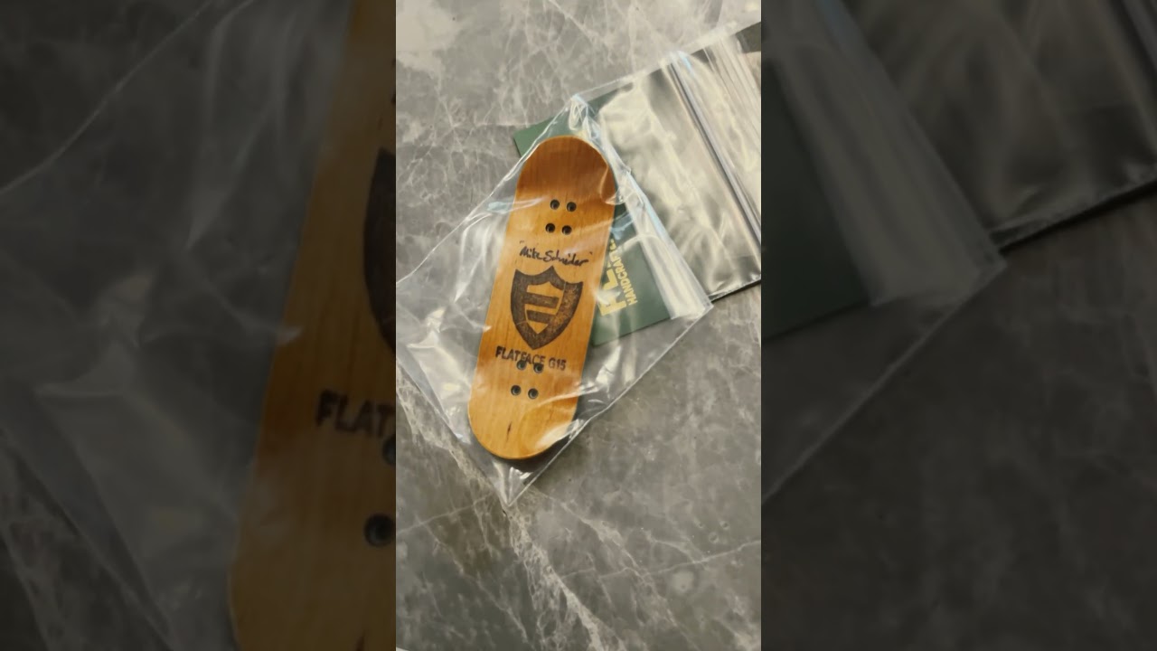 Two tone :) g15 ​🤤 @NoahCanFB #techdeck #fingerboarding