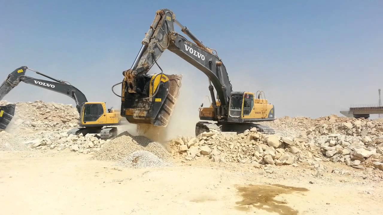 BF150.10 - the biggest crusher bucket in the world working in Saudi Arabia