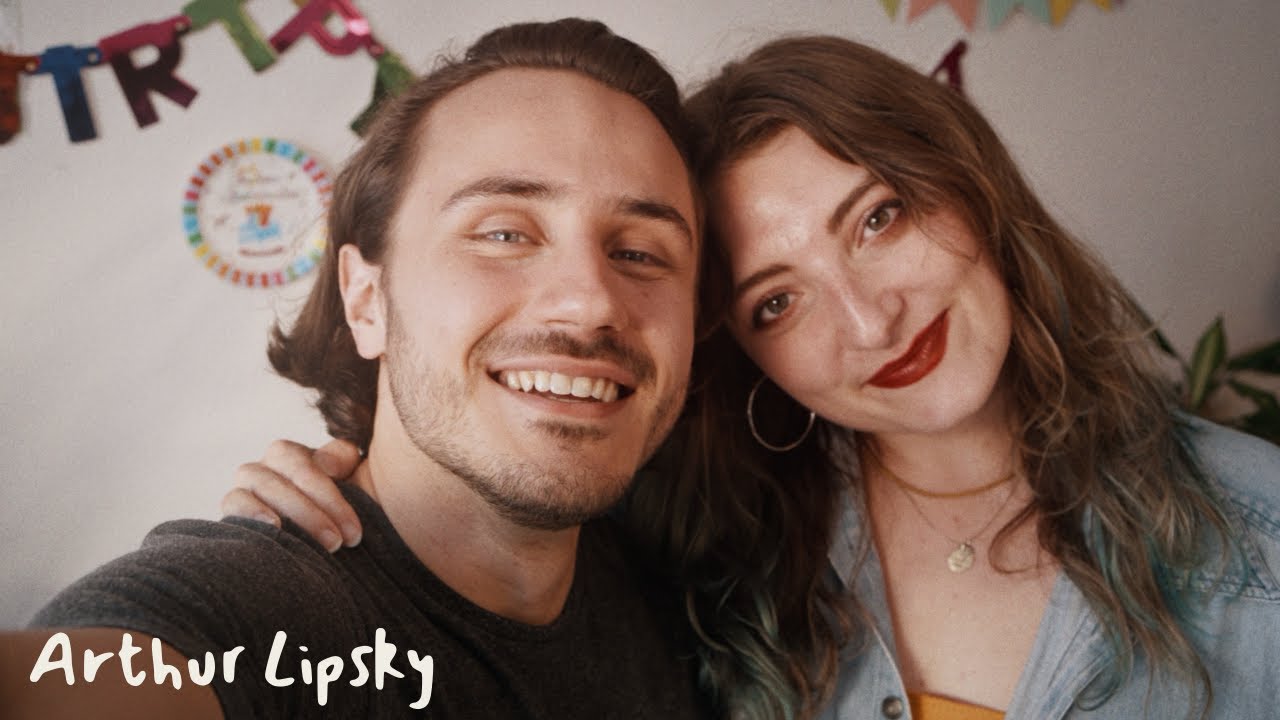 Arthur Lipsky - Bougies d'anniversaire (Official Music Video)