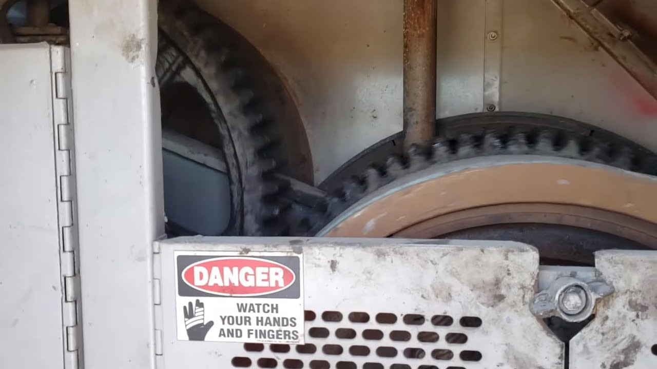 What's inside an old crane | Inside an old friction crane | crane (machine)