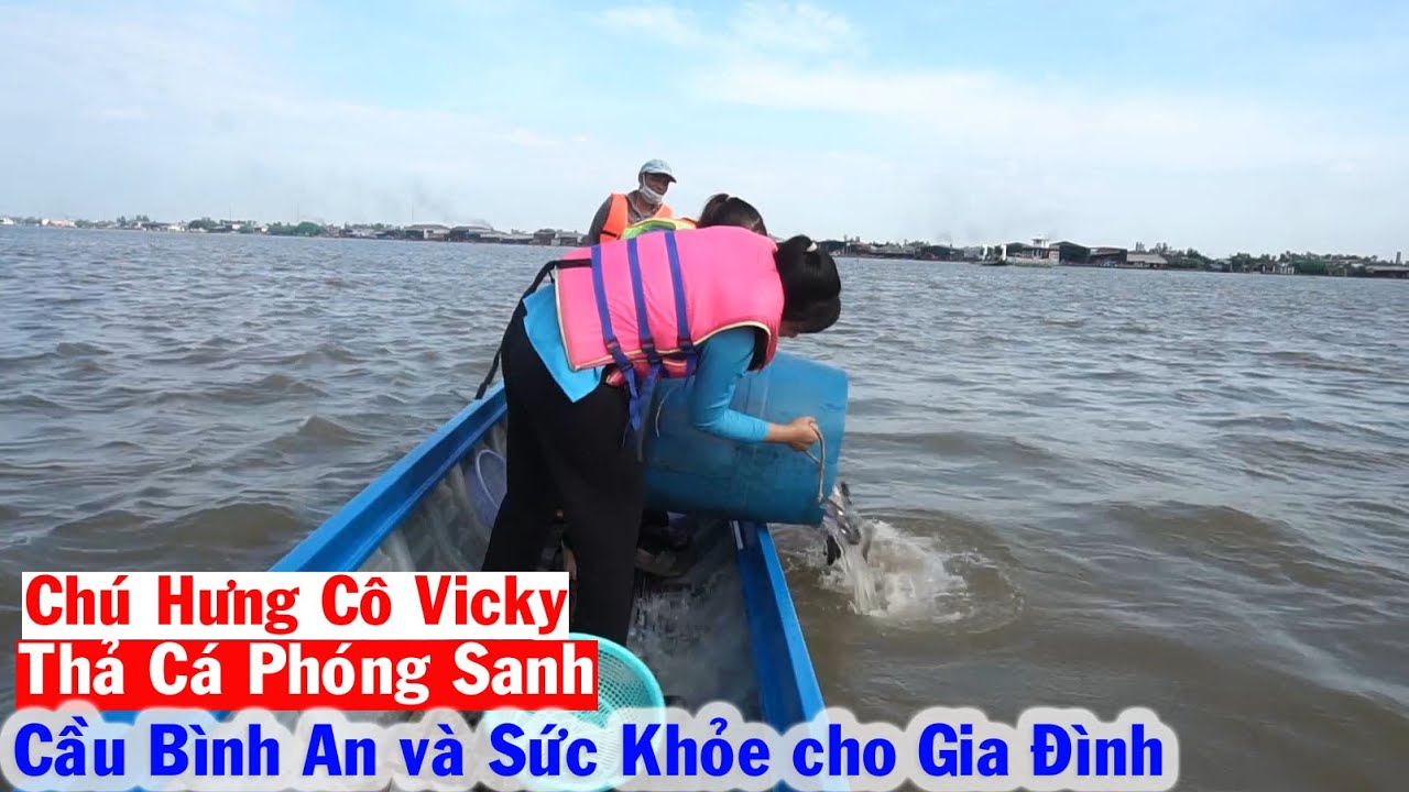 Chú Hưng và Cô Vicky Thả Cá Phóng Sanh cầu Bình An và Sức Khỏe cho Gia Đình