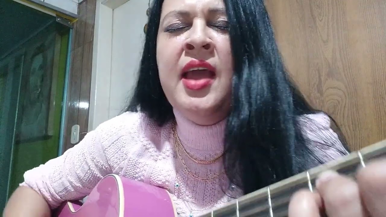 Doce Espírito Santo de Deus, cantando Aurea Ariozo