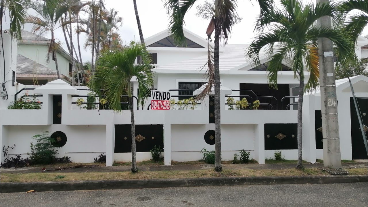 En venta casa con PISCINA en Alameda Este 809-974-2565