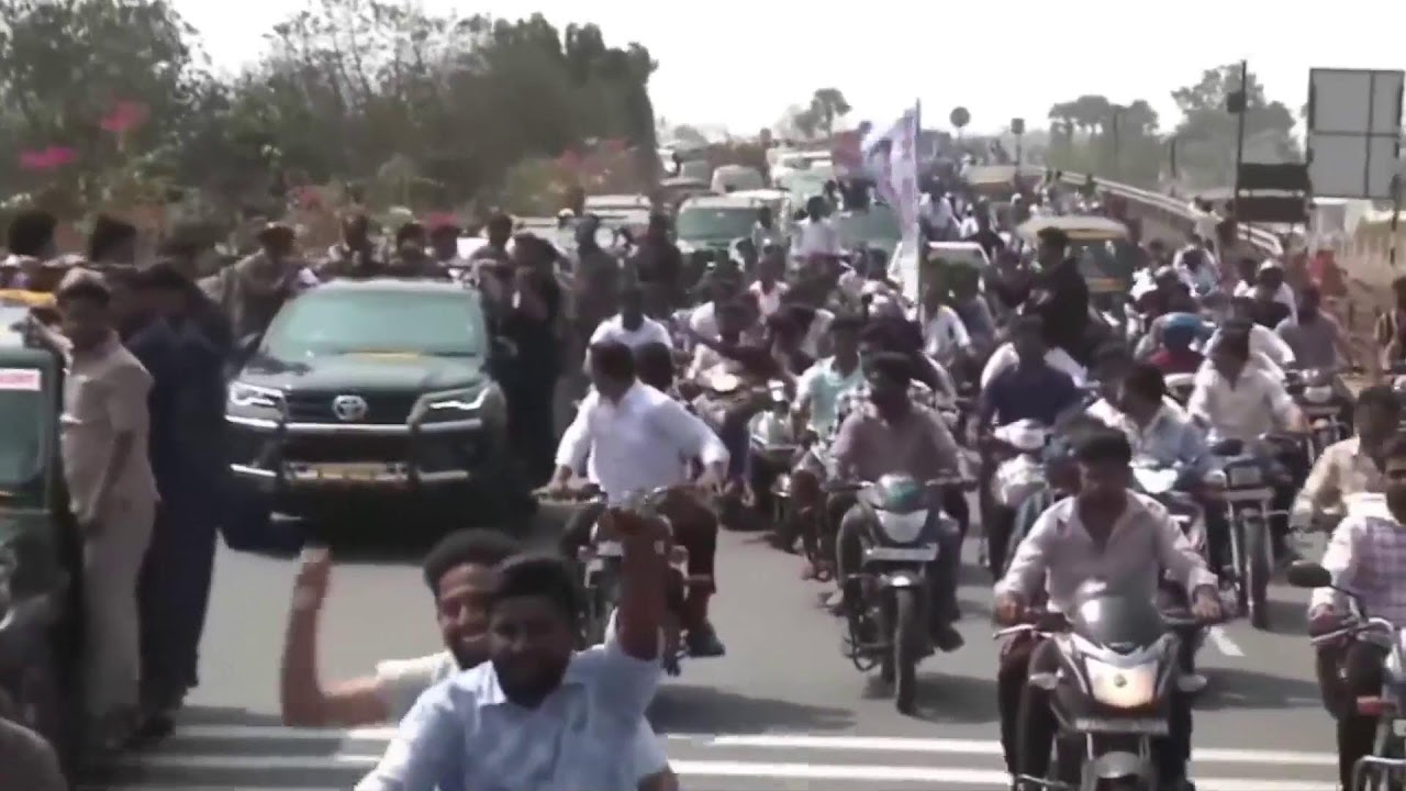 LIVE: YSRCP Chief YS Jagan Mohan Reddy Visits Jogi Ramesh Family in Ibrahimpatnam