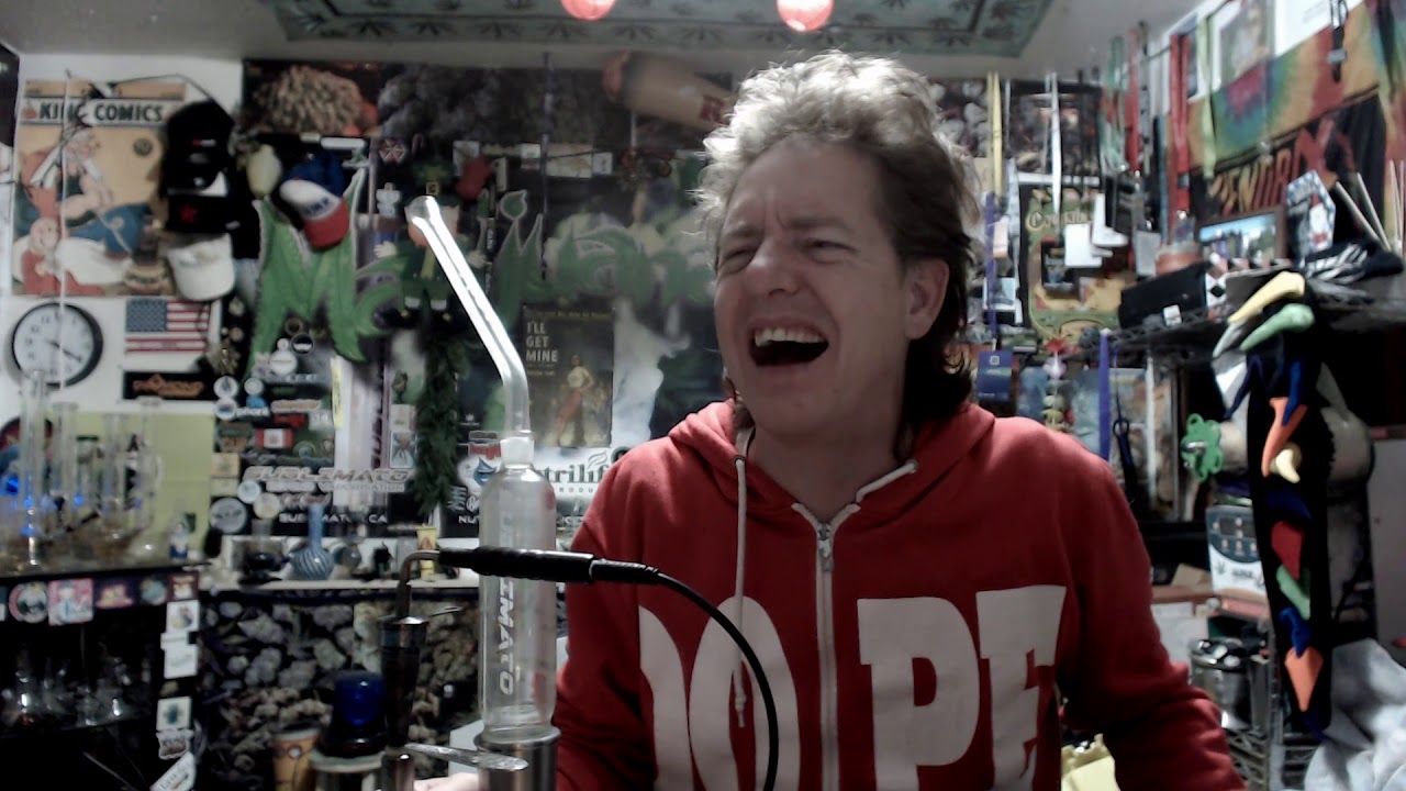 Some evening dabs with the world famous Marijuana Man