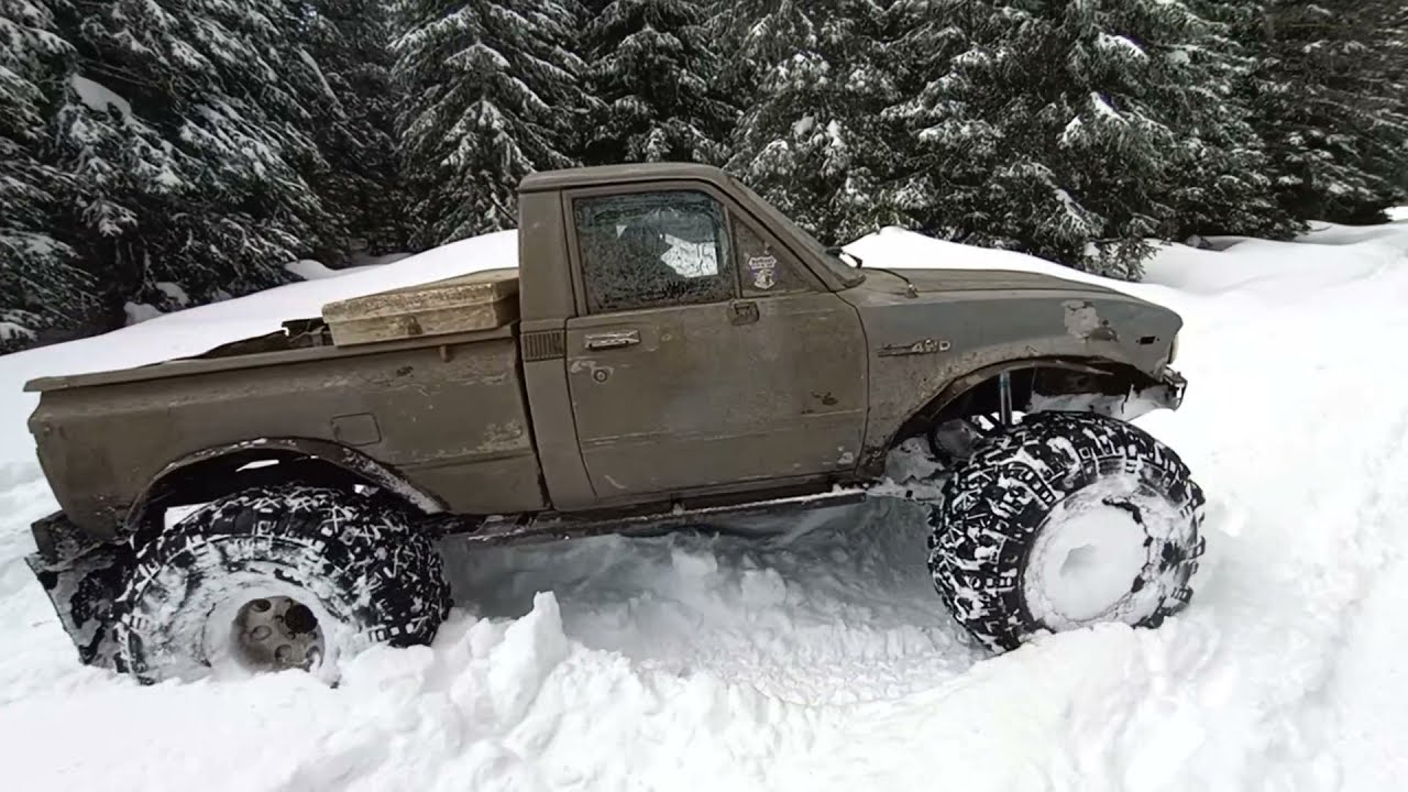 Toyota 4x4 snow wheeling with 40 inch tires
