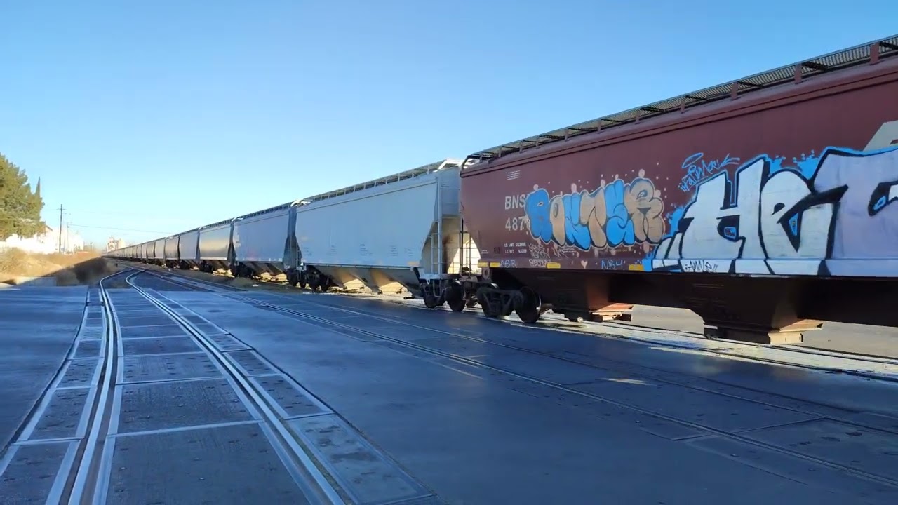 tren carrusel con maquina de ferromex con nuevo esquema y bnsf