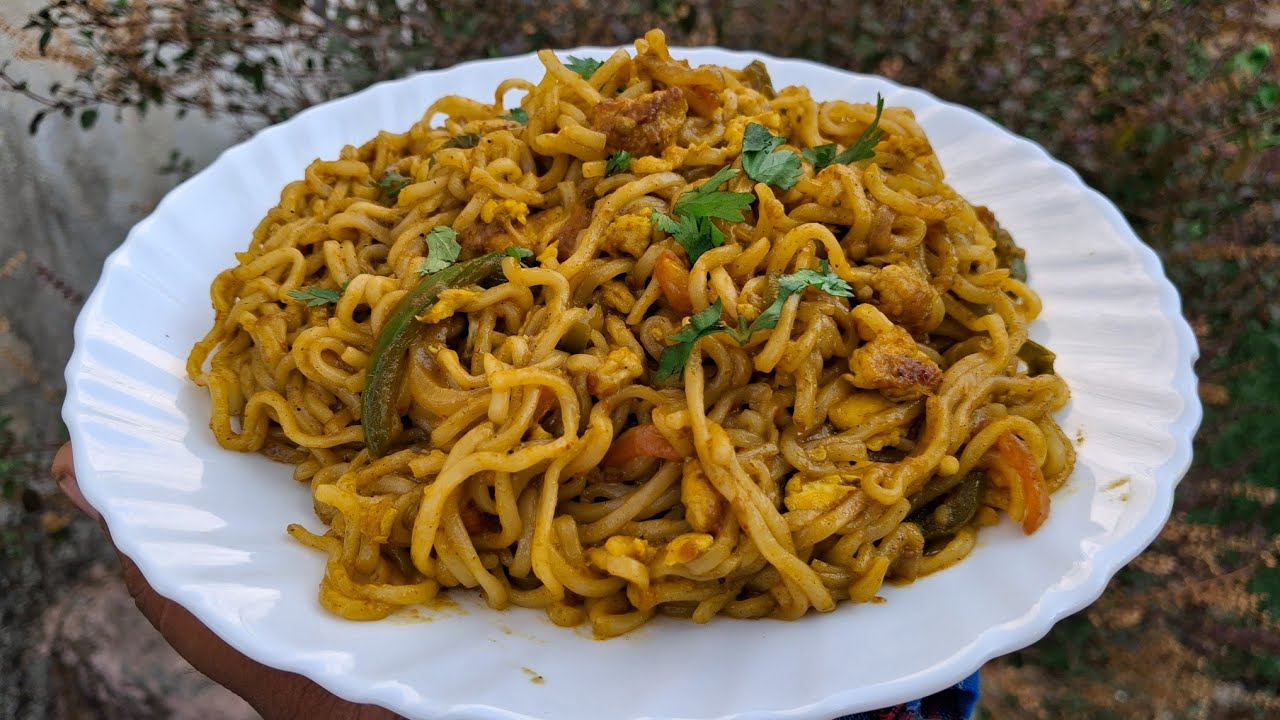 How to Make Egg Maggi | Street Style Egg Maggi Recipe | Easy Maggi Recipe at Home