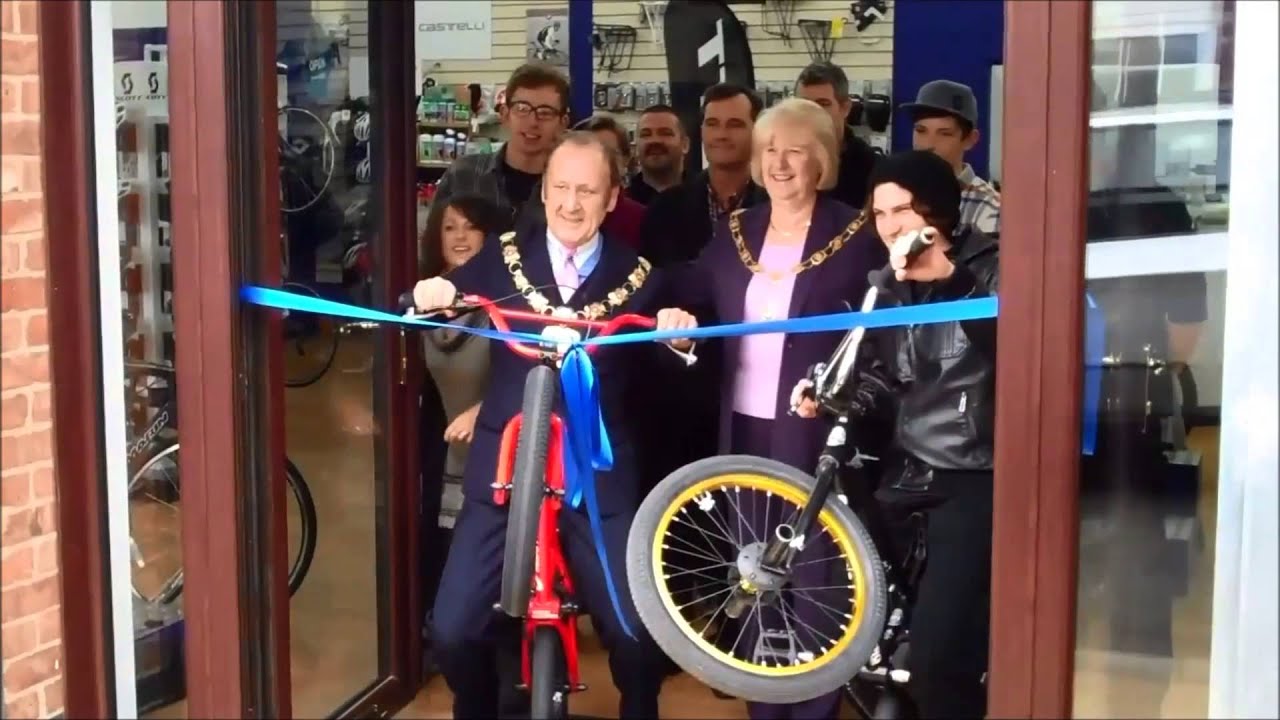 Mayor Opens Wellingborough Cycles!