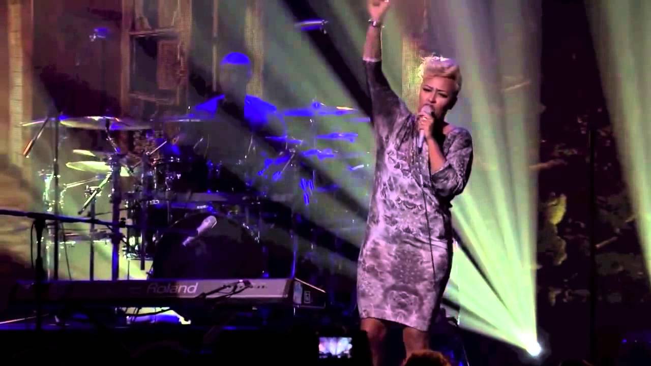 Emeli Sand&eacute; - Read All About It (Pt.III) -  Live 2012 - HD