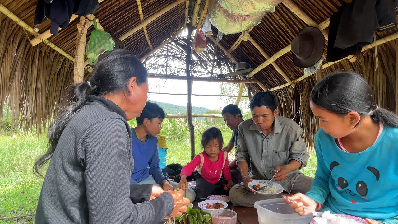 ចូលជ្រកខ្ទមចាស់នៅកោះឆ្ងាយ FRIED FORG WITH OTHER FOREST VEGETABLE ON ISLAND 4K VIDEO Bong LaorTV