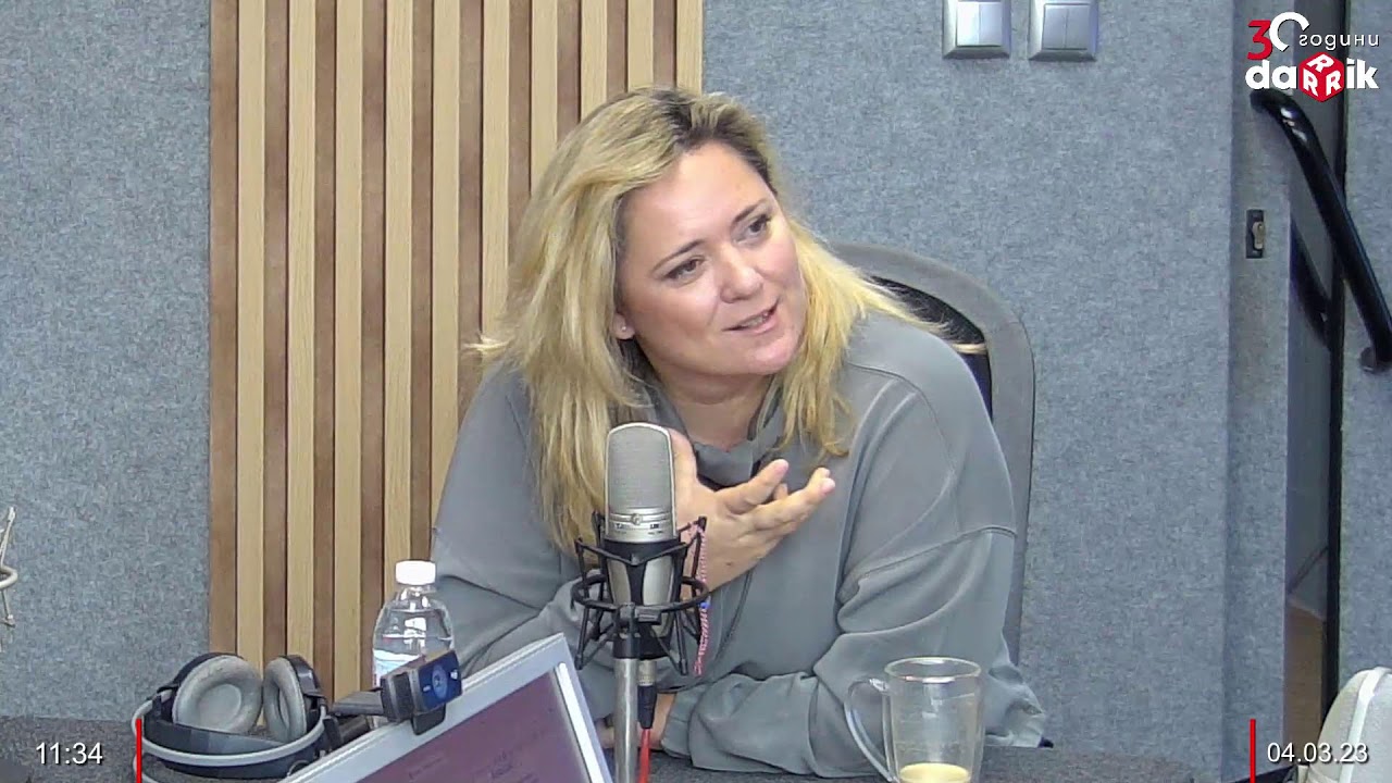 ЛОРА КРУМОВА, ЖУРНАЛИСТ В СТЪЛБИЩЕТО НА ДАРИК РАДИО