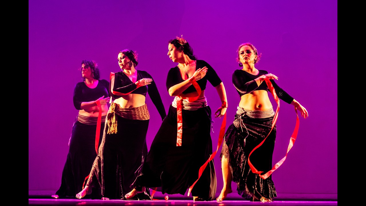 SILENCIADAS | LUZ, CÂMERA, AÇÃO: A tela projetada em dança