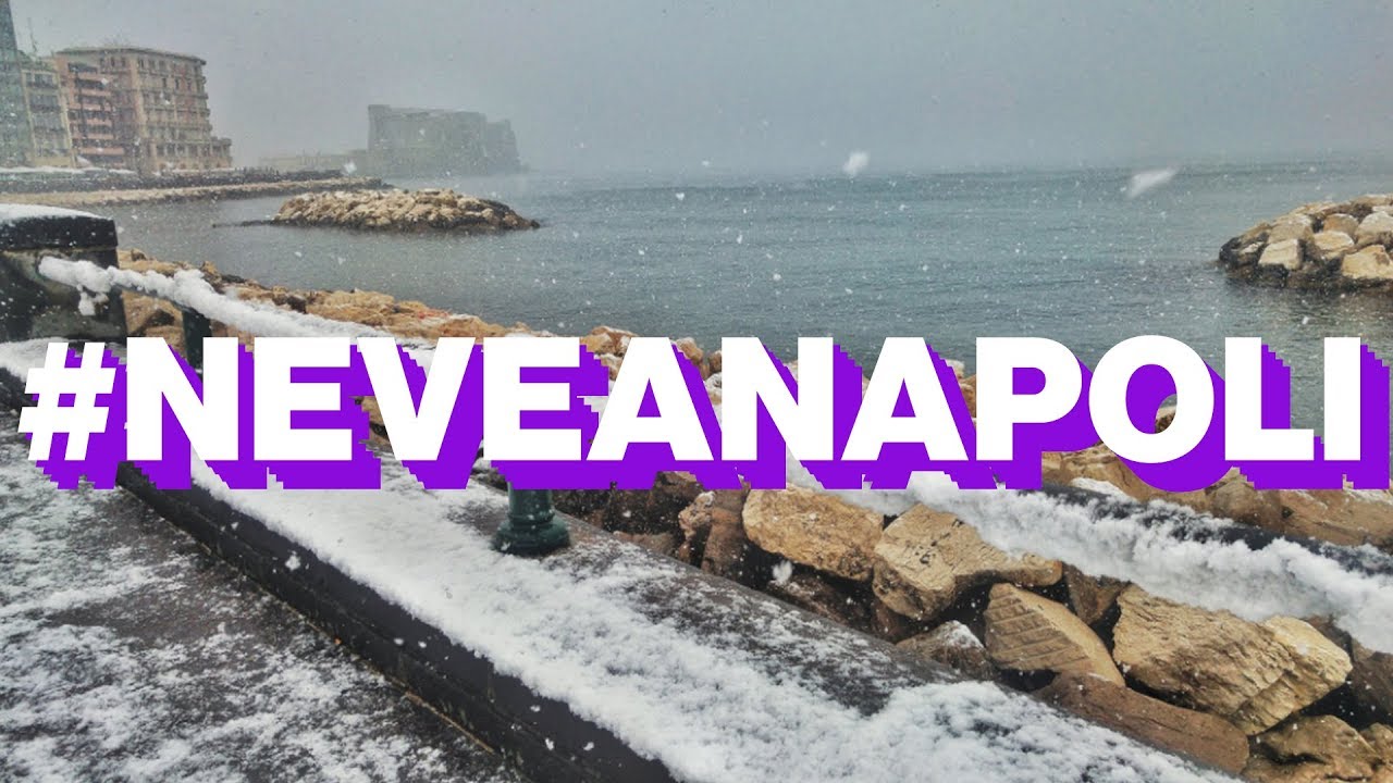 C'è la neve a Napoli! Il Vesuvio, i tuffi, le carote - Timeline