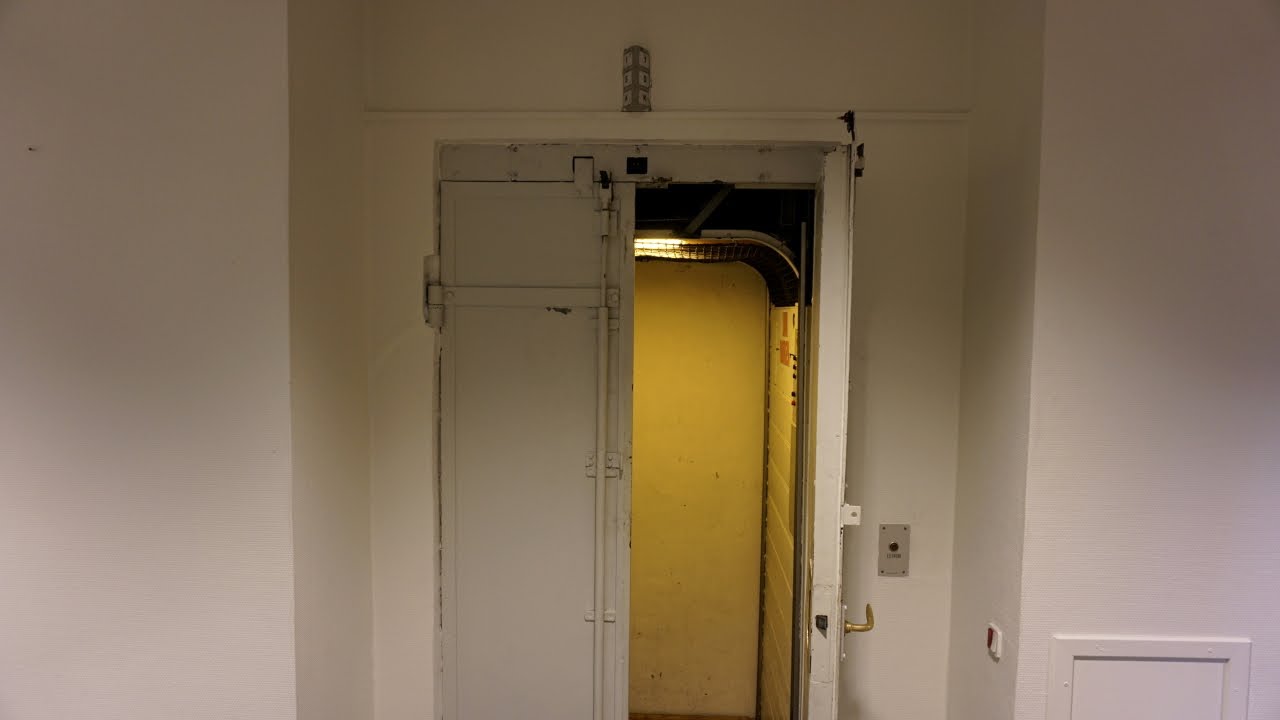 1912 Titan traction freight elevator (mod by Siemens) @ Bernstorffsgade 38, Copenhagen, Denmark