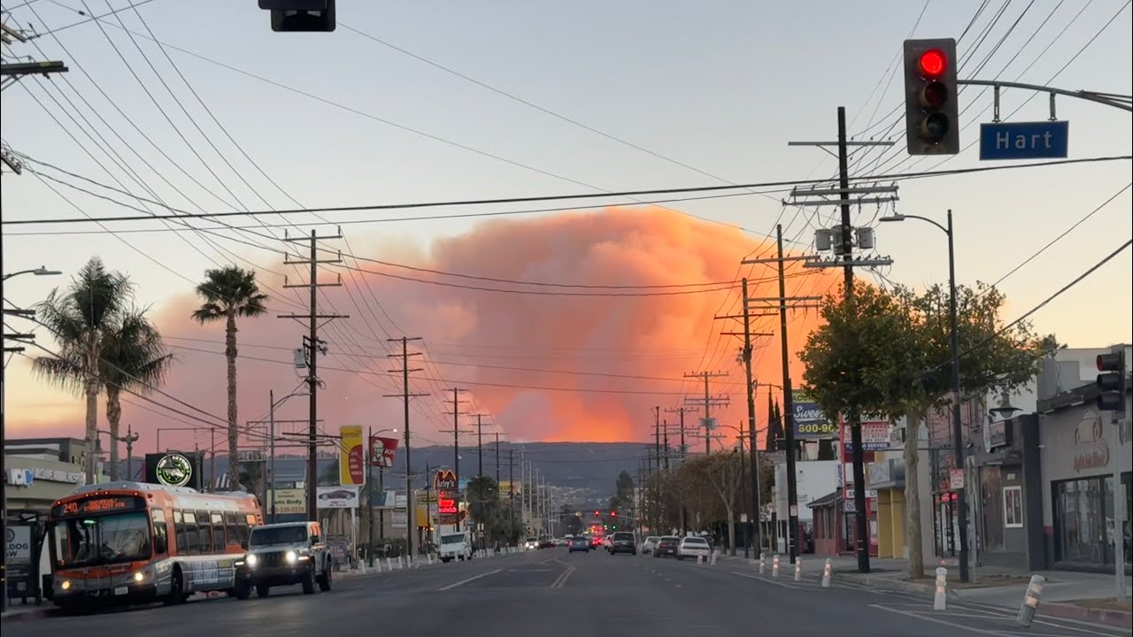 The skills of these pilots fighting the fires in Los Angeles blows my mind! ￼