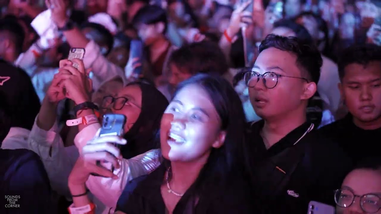 Hindia - Berdansalah, Karir ini Tidak ada Artinya | Sounds From The Corner Live #124