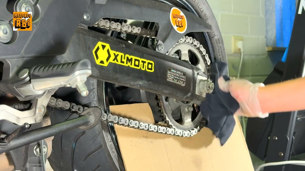 Motosiklet Zinciri Nasıl Temizlenir?