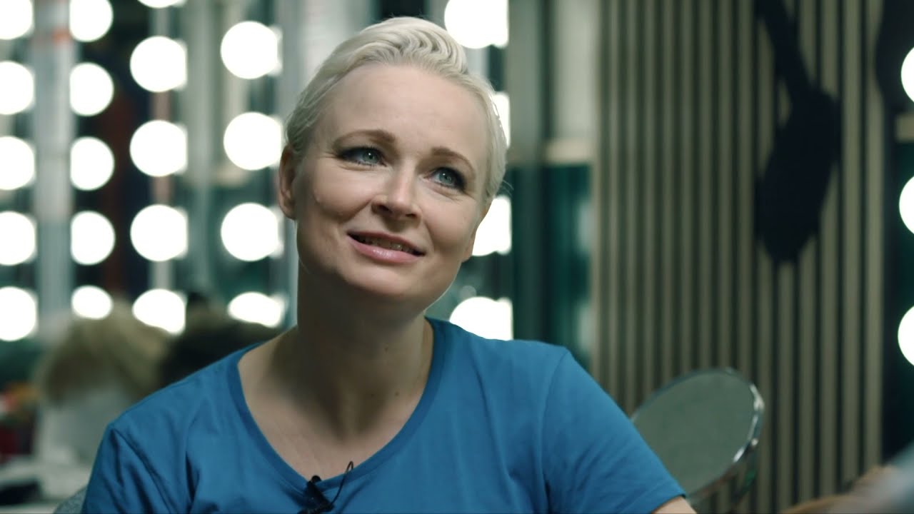 Bag om 2021 - Vicki Berlin - Camilla