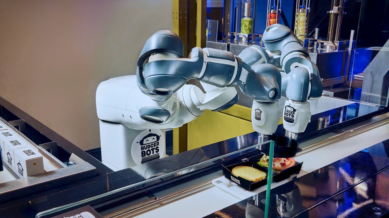 Hamburger spod ręki robota gotowy w 27 sekund